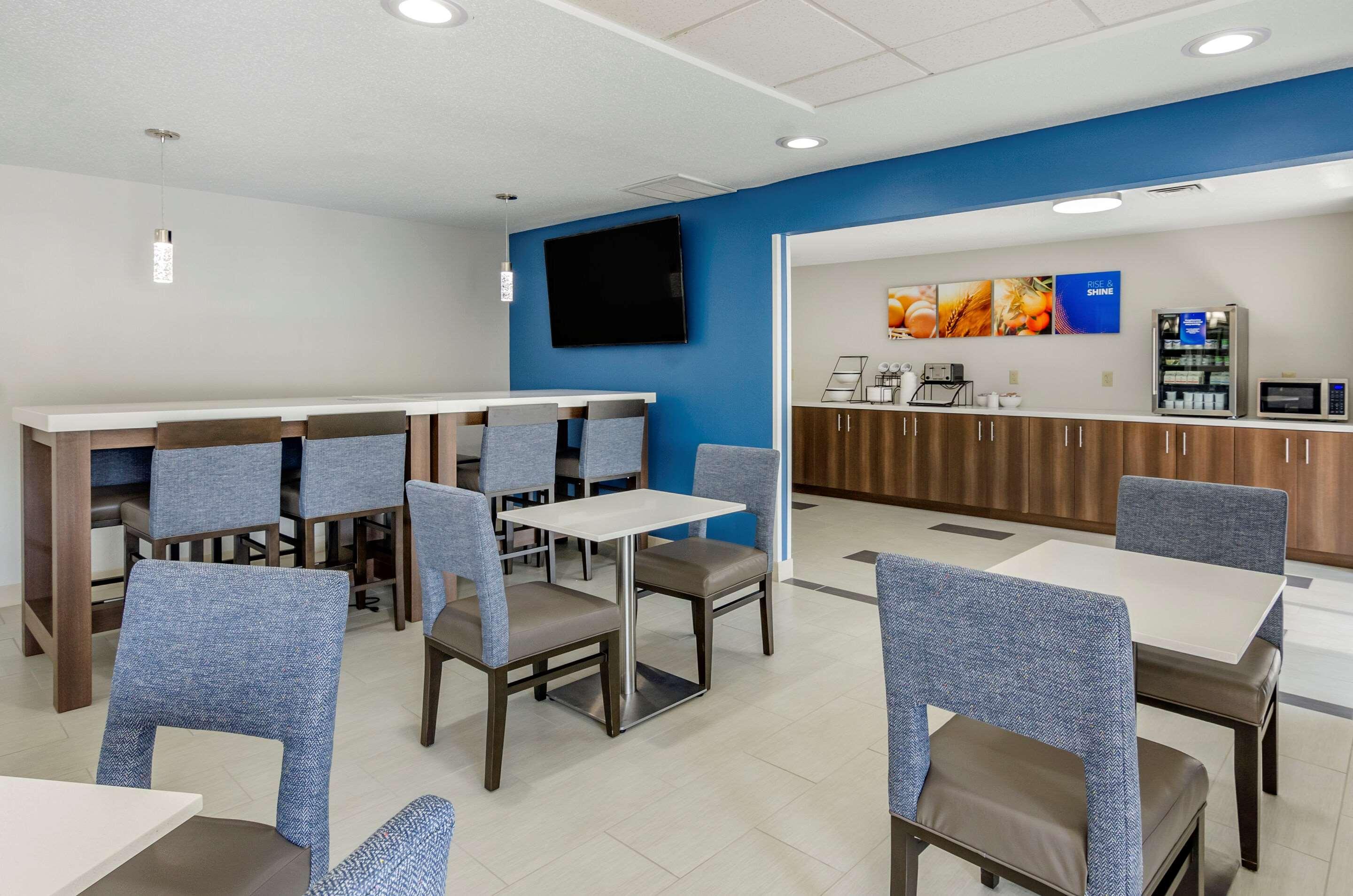 Comfort Inn & Suites Troutville - Roanoke North - Daleville Exterior foto